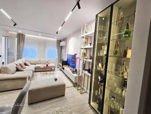 Tirane, shitet apartament 2+1 Kati 2, 92 m² 144.000 € (FRESKU)