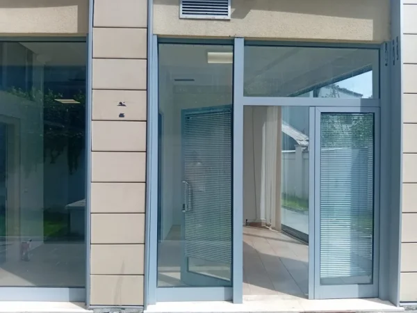 Tirane, jepet me qera ambjent biznesi Kati 0, 70 m² 800 € (Ambasador 2 ,Air Albania Stadium)