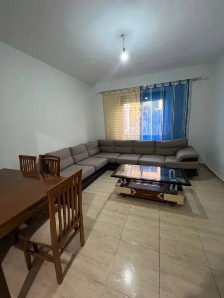 Tirane, jepet me qera apartament 2+1+Ballkon Kati 1, 100 m² 500 € (Kompleksi Grand Rruga Todi shkurti)