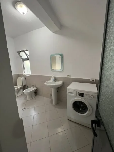 Tirane, jepet me qera apartament 2+1+Ballkon Kati 1, 100 m² 500 € (Kompleksi Grand Rruga Todi shkurti)