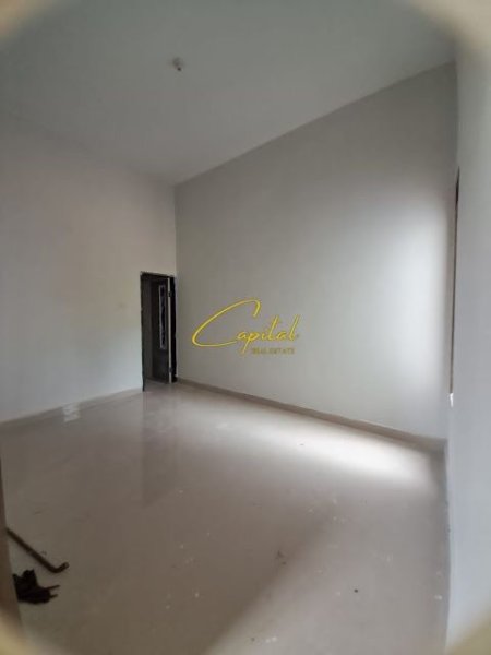 Tirane, jepet me qera ambjent biznesi Kati 1, 100 m² 2.000 € (ISH BLLOKU)