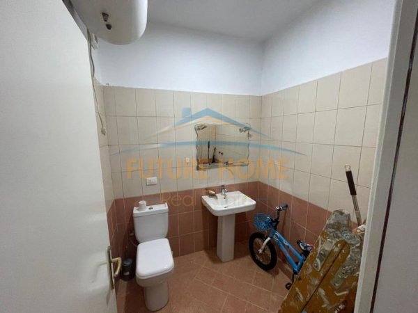 Tirane, jepet me qera apartament 2+1 Kati 2, 103 m² 600 € (pranë Fondacionit &quot;Eleonora&quot; Kodra e Diellit.)