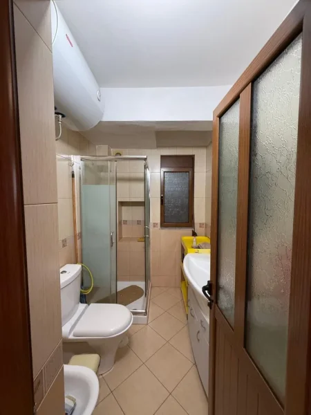 Vlore, jepet me qera apartament 1+1+Ballkon , 350 € (Albano dhe Romina)