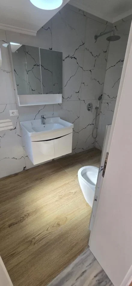 Tirane, shitet apartament 1+1 Kati 3, 42 m² 135.000 € (Rruga myslym shyri)