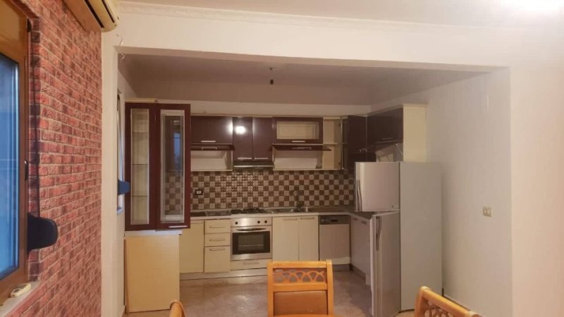 Tirane, jap me qera Vile 2+1+Aneks+Ballkon Kati 1, 150 m² 600 € (Rruga 3 vellezerit Kondi)