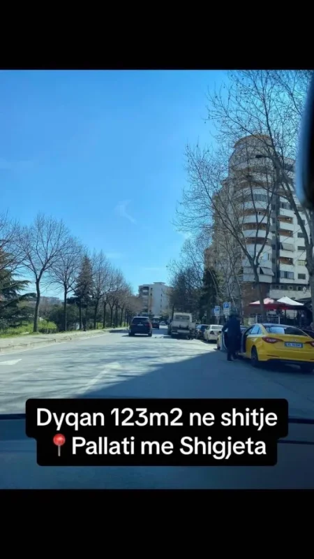 Tirane, shitet dyqan Kati 0, 123 m² (Pallati me Shigjeta)