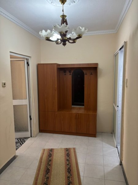 Tirane, jepet me qera apartament 1+1+Ballkon Kati 3, 70 m² 400 € (Pas Globe)
