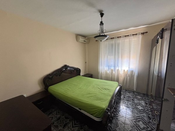 Tirane, jepet me qera apartament 1+1+Ballkon Kati 3, 70 m² 400 € (Pas Globe)