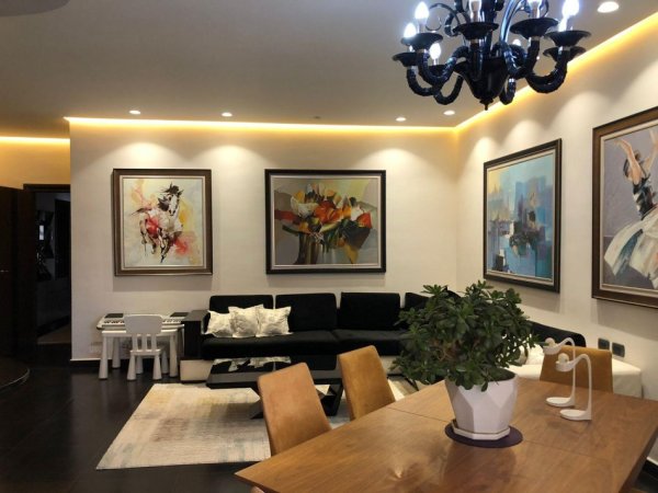 Vlore, shitet apartament 2+1+Ballkon , 140 m² 280.000 € (Prane Conad)