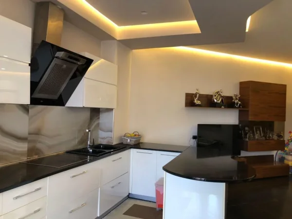 Vlore, shitet apartament 2+1+Ballkon , 140 m² 280.000 € (Prane Conad)