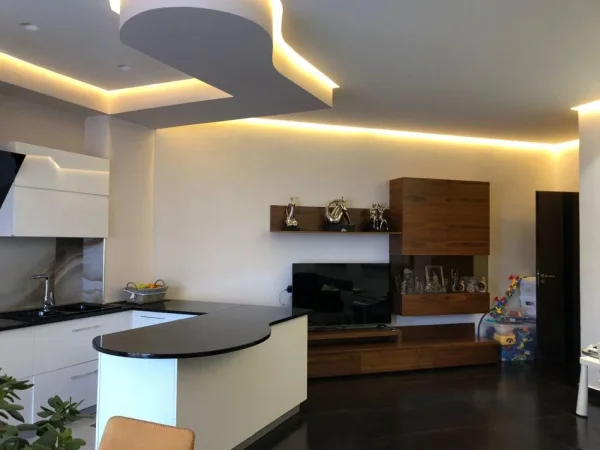 Vlore, shitet apartament 2+1+Ballkon , 140 m² 280.000 € (Prane Conad)