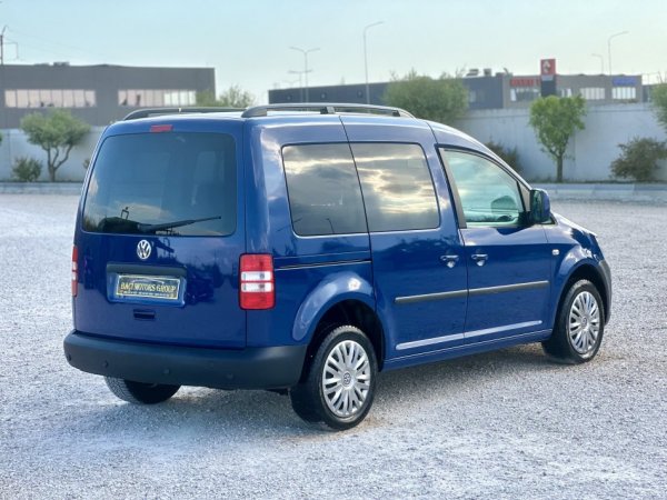 Durres, shitet makine VOLKSWAGEN CADDY 2.0 Nafte, blu automatik Klima 220.000 km