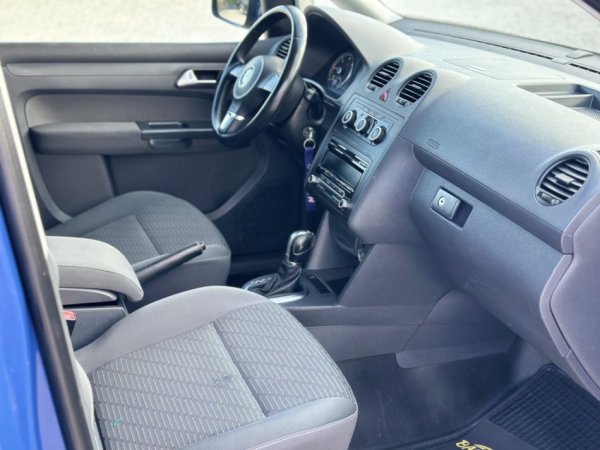 Durres, shitet makine VOLKSWAGEN CADDY 2.0 Nafte, blu automatik Klima 220.000 km