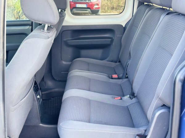 Durres, shitet makine VOLKSWAGEN CADDY 2.0 Nafte, blu automatik Klima 220.000 km