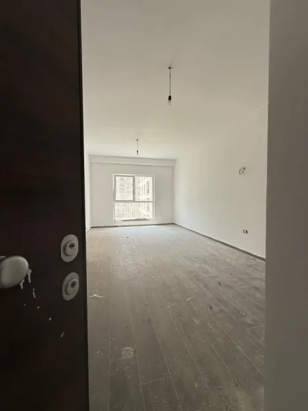 Tirane, jepet me qera ambjent biznesi Kati 3, 70 m² 450 € (Dritan Hoxha)