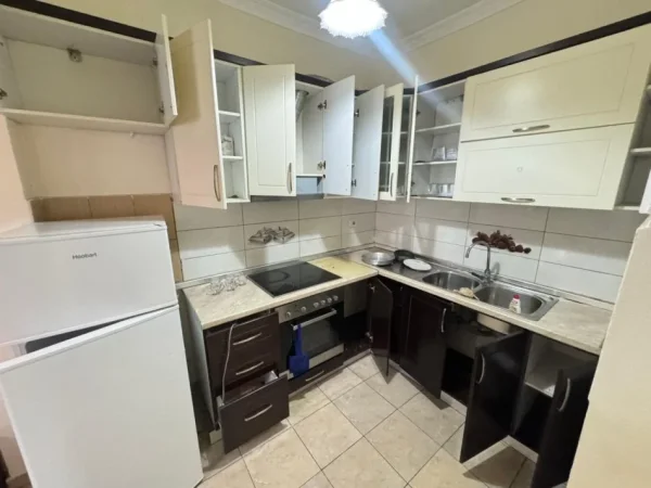 Tirane, jepet me qera apartament 1+1 Kati 1, 56 m² 300 € (Misto mame)