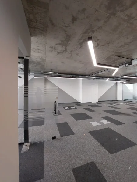 Tirane, jepet me qera zyre Kati 1, 300 m² 6.000 € (Rruga e Kosovareve)