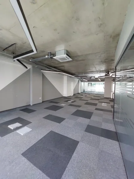 Tirane, jepet me qera zyre Kati 1, 300 m² 6.000 € (Rruga e Kosovareve)