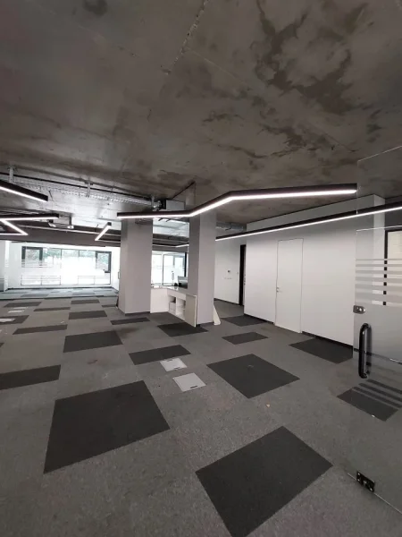 Tirane, jepet me qera zyre Kati 1, 300 m² 6.000 € (Rruga e Kosovareve)