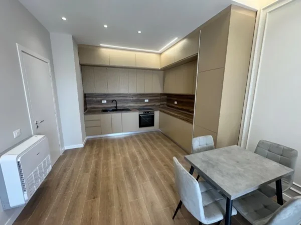 Jepet me qera Super apartament 1+1+Ballkon Kati 4, 70 m² 800 € (Blvd. Gjergj Fishta, kryqezimi i Vasil Shanto)
