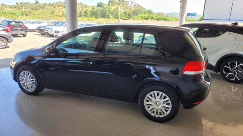 Tirane, shes VW Golf Nafte, e zeze manuale Kondicioner 237.000 km 4.700 €