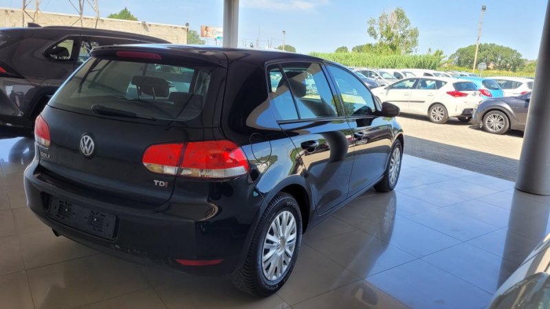 Tirane, shes VW Golf Nafte, e zeze manuale Kondicioner 237.000 km 4.700 €