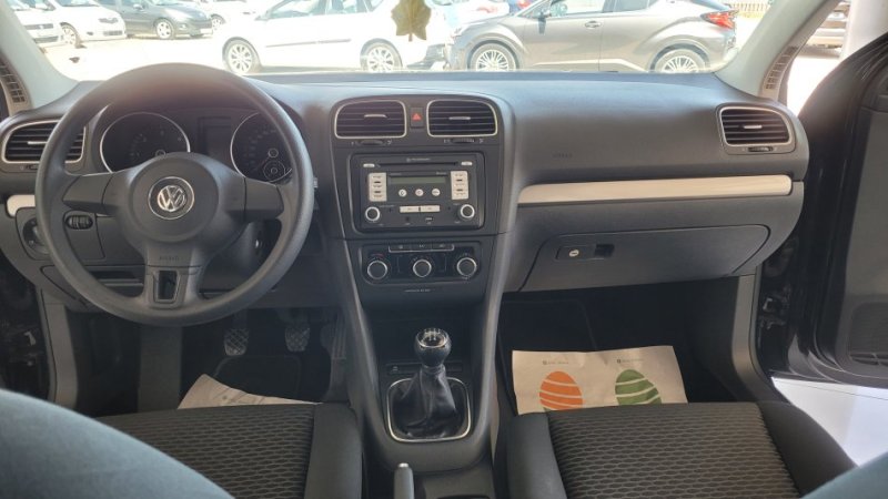 Tirane, shes VW Golf Nafte, e zeze manuale Kondicioner 237.000 km 4.700 €