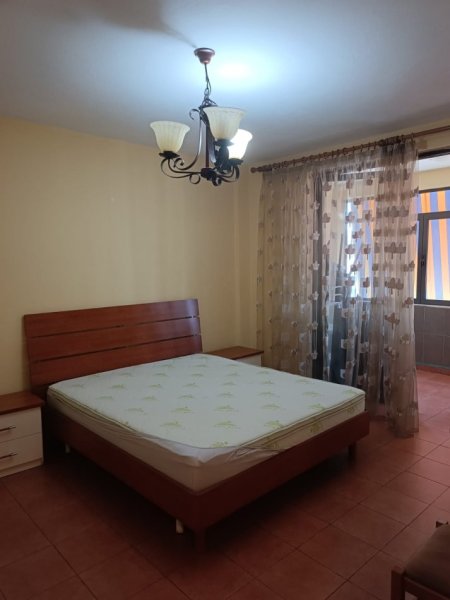 Tirane, jepet me qera apartament 1+1+Ballkon Kati 6, 80 m² 550 € (Ish Parku i Autobuzave/Rr Frosina Plaku)