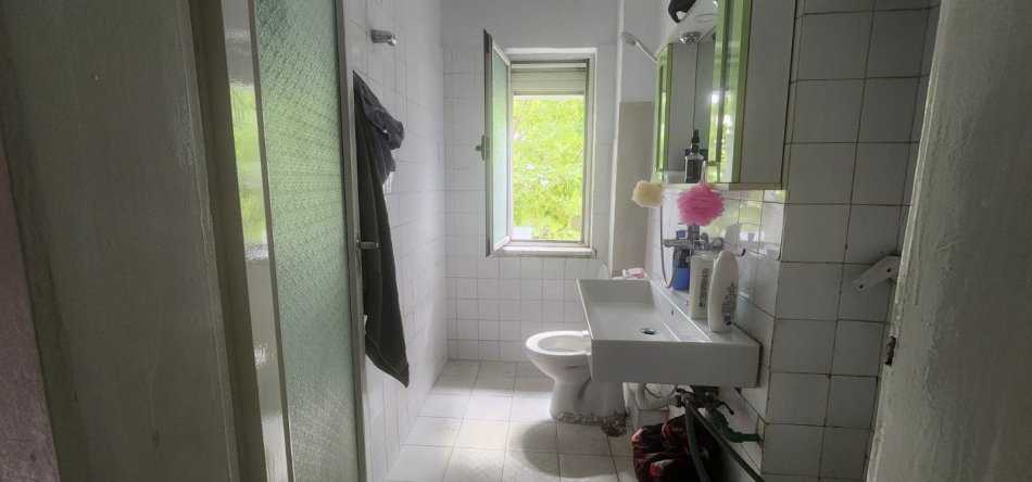 Tirane, jepet me qera apartament 1+1+Ballkon Kati 1, 400 € (Brryli)