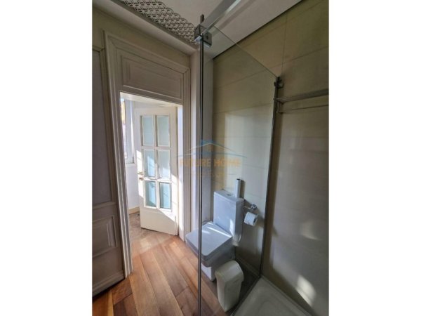 Tirane, jepet me qera apartament 1+1 Kati 1, 75 m² 700 € (SHKOLLA E KUQE ,PAZARI I RI,QENDER)