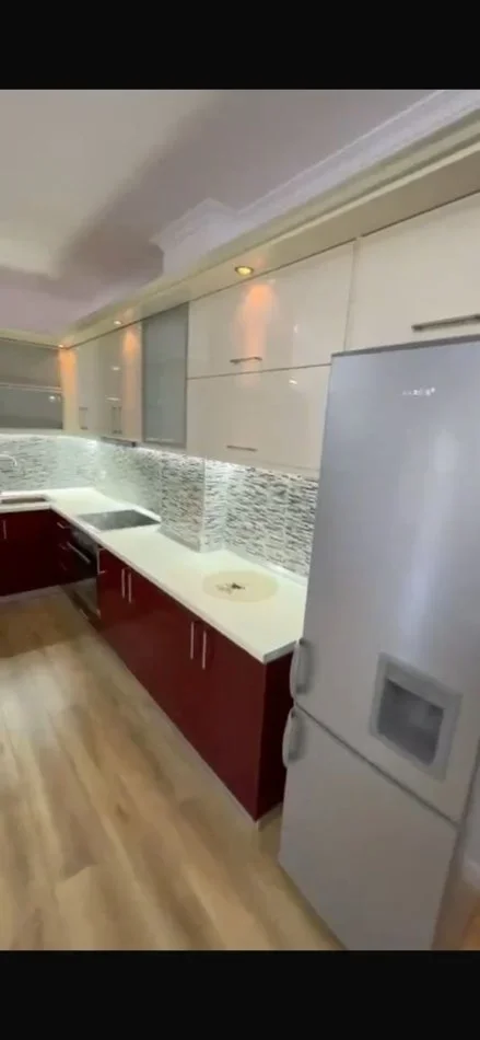 Tirane, shitet apartament 2+1 Kati 3, 101 m² 147.000 € (Kombinat, prane Restorant pezaku)
