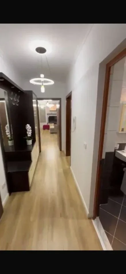 Tirane, shitet apartament 2+1 Kati 3, 101 m² 147.000 € (Kombinat, prane Restorant pezaku)