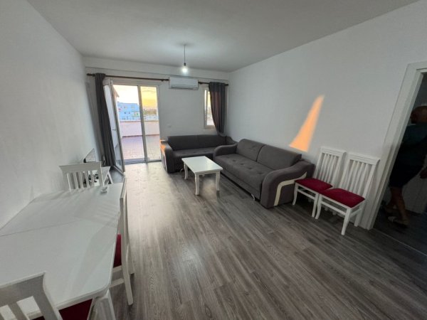 Tirane, jepet me qera apartament 1+1 Kati 5, 65 m² 420 € (astir)