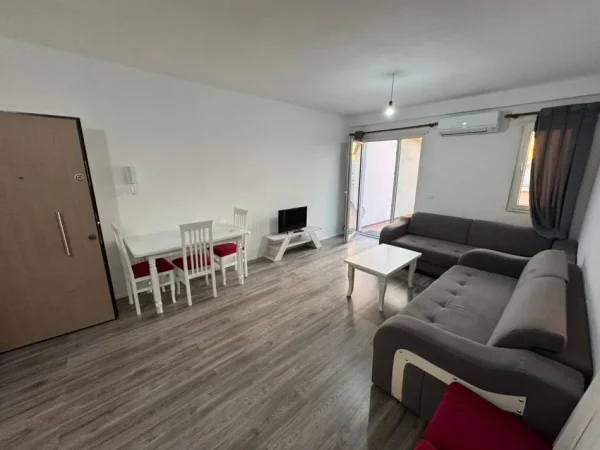 Tirane, jepet me qera apartament 1+1 Kati 5, 65 m² 420 € (astir)