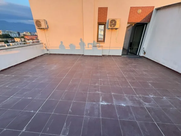 Tirane, jepet me qera apartament 1+1 Kati 5, 65 m² 420 € (astir)