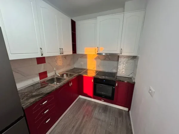 Tirane, jepet me qera apartament 1+1 Kati 5, 65 m² 420 € (astir)