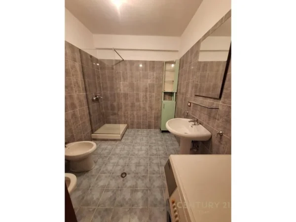 Tirane, shes apartament 2+1 Kati 5, 120 m² 192.000 € (DON BOSCO)