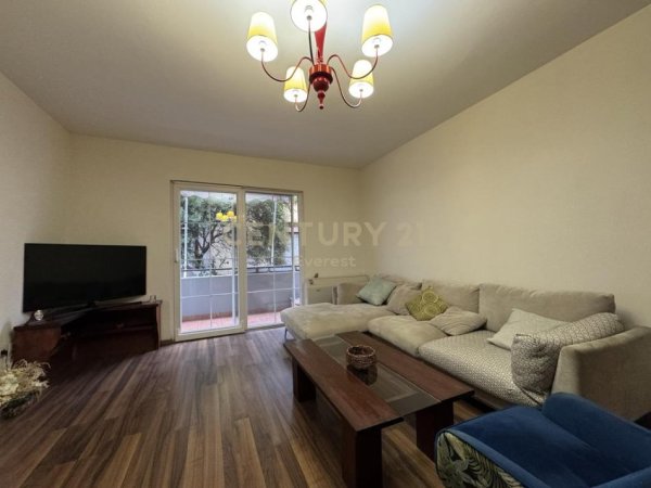 Tirane, jepet me qera apartament 1+1 Kati 2, 80 m² 500 € (rruga bardhyl)