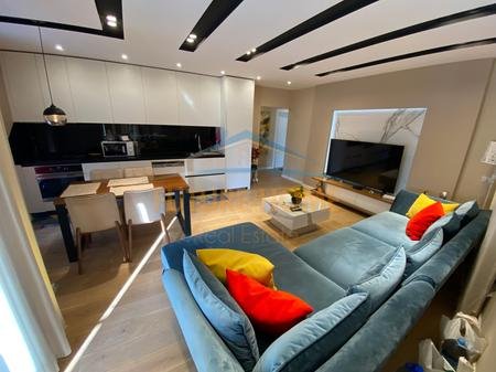 Tirane, jepet me qera apartament 2+1+Ballkon Kati 4, 91 m² 800 € (21 dhjetori)