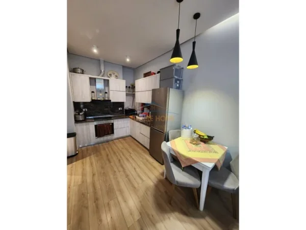 SHITET APARTAMENT 1+1 TEK KOMPLEKSI DELIJORGJI ( POST PARKIMI EXTRA )