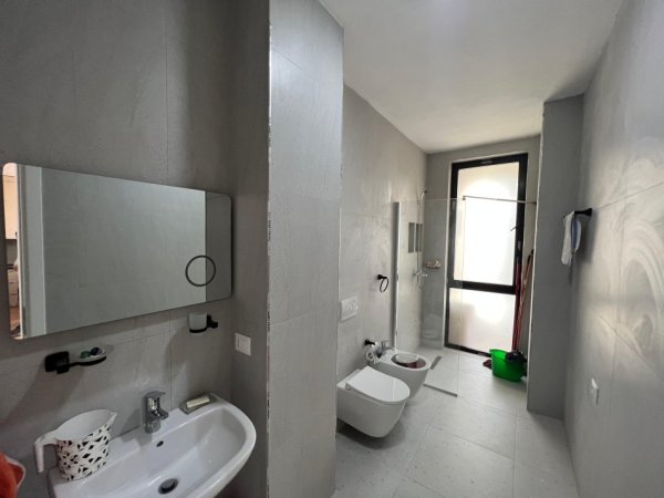 Tirane, jepet me qera apartament 1+1 Kati 3, 70 m² 500 € (bulevardi i ri)