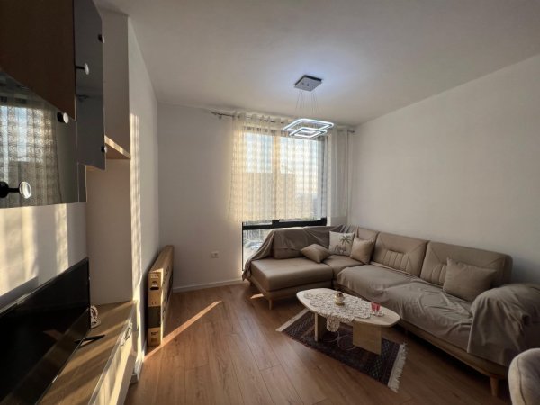 Tirane, jepet me qera apartament 1+1 Kati 3, 70 m² 500 € (bulevardi i ri)