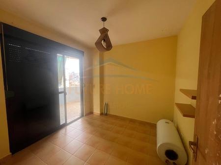 Tirane, jepet me qera apartament 3+1+Ballkon Kati 6, 120 m² 650 € (BRRYLI)