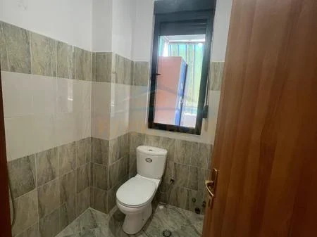 Tirane, jepet me qera apartament 3+1+Ballkon Kati 6, 120 m² 650 € (BRRYLI)