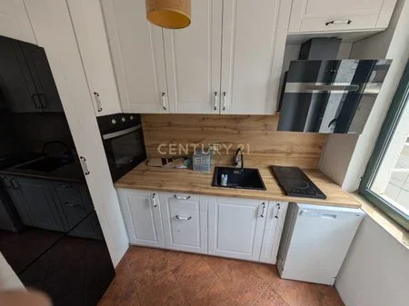 Tirane, jepet me qera apartament 1+1 Kati 2, 48 m² 650 € (Bllok)