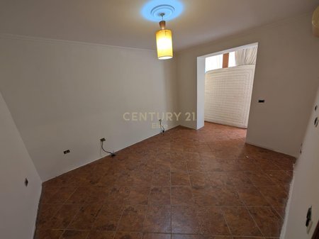 Tirane, jepet me qera apartament 1+1 Kati 2, 48 m² 650 € (Bllok)