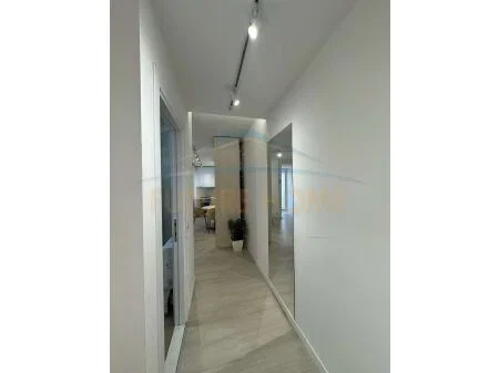 Tirane, jepet me qera apartament 1+1+Ballkon Kati 1, 55 m² 550 € (KOMUNA E PARISIT)