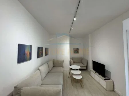 Tirane, jepet me qera apartament 1+1+Ballkon Kati 1, 55 m² 550 € (KOMUNA E PARISIT)