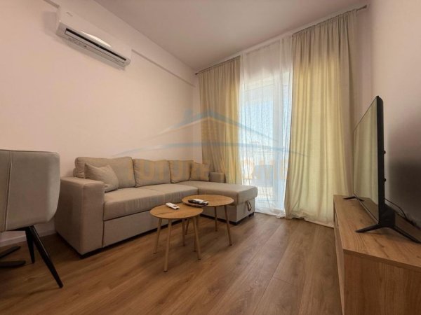 Tirane, jepet me qera apartament 1+1 , 43 m² 350 € (Rezidenca Oxa, Fresk)