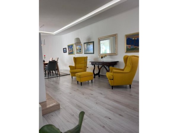 Tirane, shitet apartament 2+1+Ballkon Kati 10, 197 m² 600.000 € (BLLOK)
